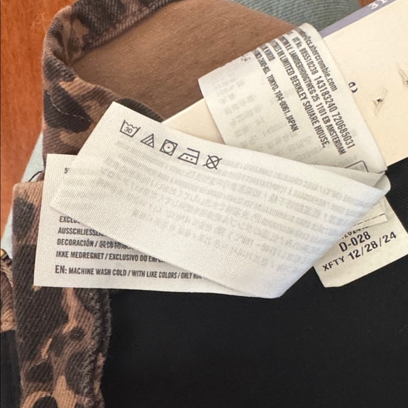 Abercrombie & Fitch Mid Rise Denim Mini Skort NWT - Picture 10 of 10